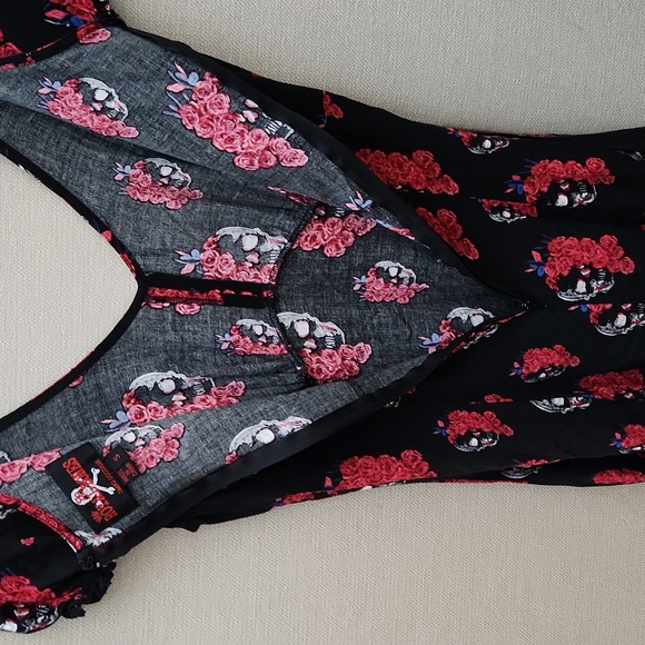 Royal Bones By Daang Goodman Skulls and Flowers Dress Size Small - Picture 10 of 16